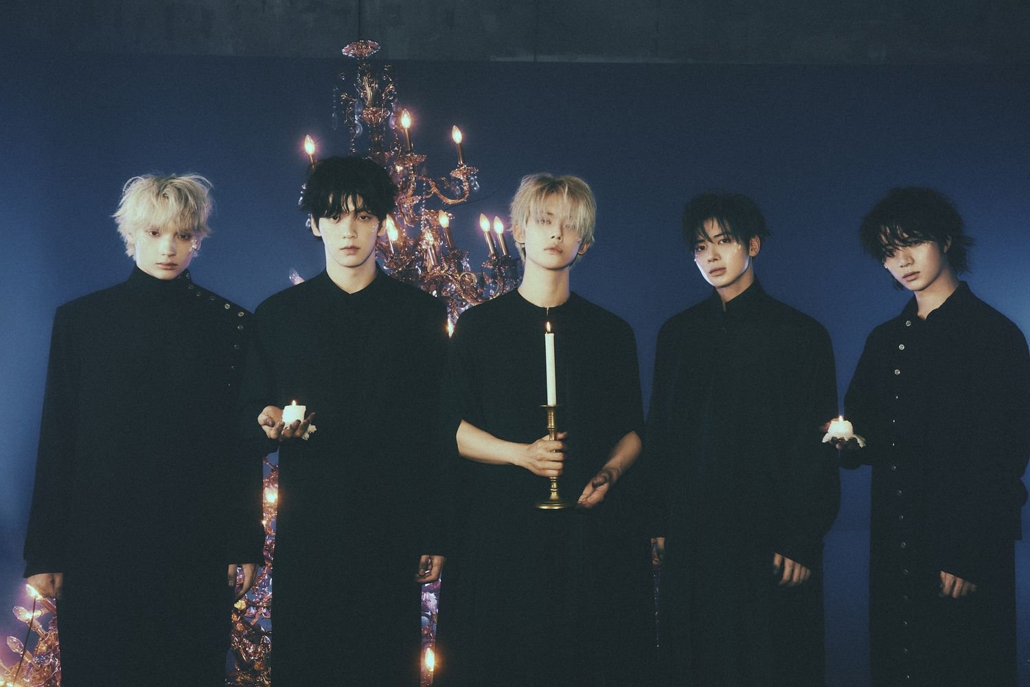 Tomorrow となります。 TOMORROW X TOGETHER、本日発売の日本1stALから「5時53分の空で